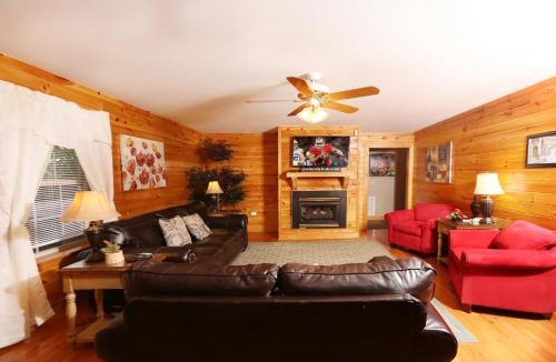 Pigeon Forge Apartment | Comfy Condo perfect for your mountain getaway