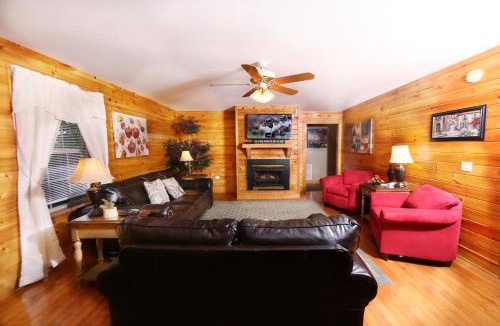 Pigeon Forge Apartment | Comfy Condo perfect for your mountain getaway