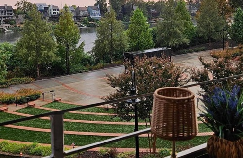 North Augusta Condo | Comfy Condo w/Private Driver for Masters Week! Walk to Riverfront and SRP Park.