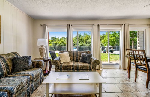 Destin Condo | Comfy Condo with Three Pools & Tennis - Close to Beach & Dining