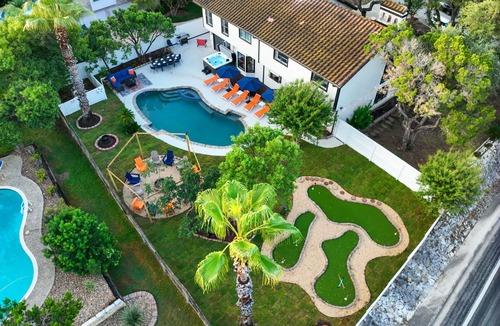 Woodlands of Camino Real House | Comfy Coyote HotTub MiniGolf Pool GameRoom