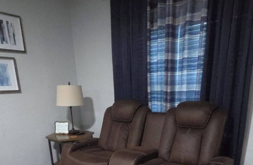 Lawton House | Comfy & Cozy 2-bedroom house that is conveniently located