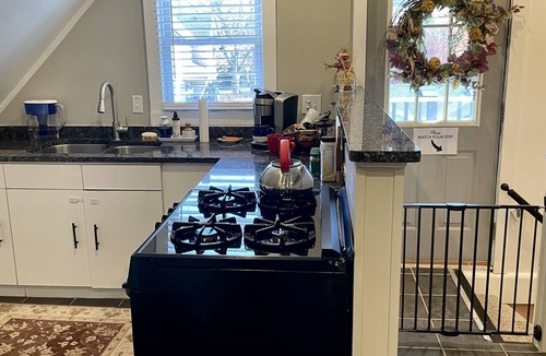 Forest Park House | Comfy Cozy 2BR Home Away from Home