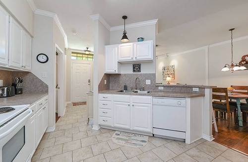 Southwood Valley House | Comfy, Cozy, Colorful and Centrally Located, Minutes From Texas A&M!