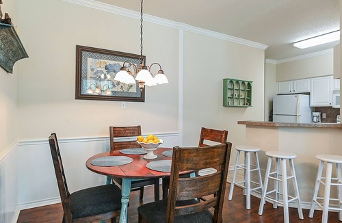 Southwood Valley House | Comfy, Cozy, Colorful and Centrally Located, Minutes From Texas A&M!
