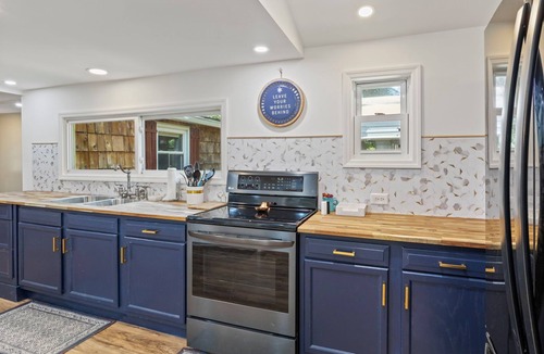 Greer House | Comfy & Cozy Country Home ~ Fire Pit ~ Parking