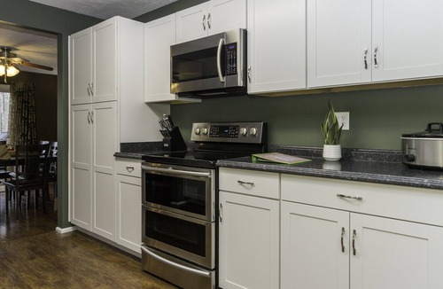 Battle Ground House | Comfy Cozy Creekside