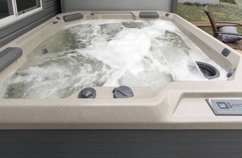 Battle Ground House | Comfy Cozy Creekside