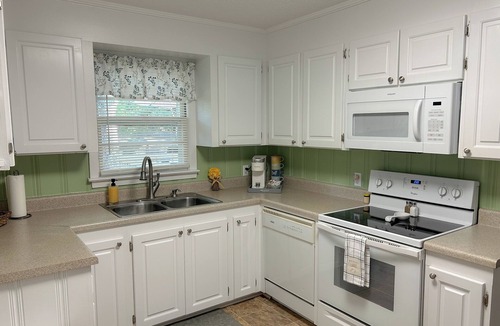 Weaver House | Comfy & Cozy Home in Weaver!