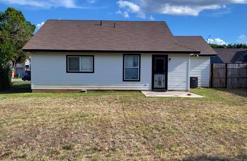 Arena District House | Comfy, cozy home near Frost Bank Center and Ft. Sam Houston.