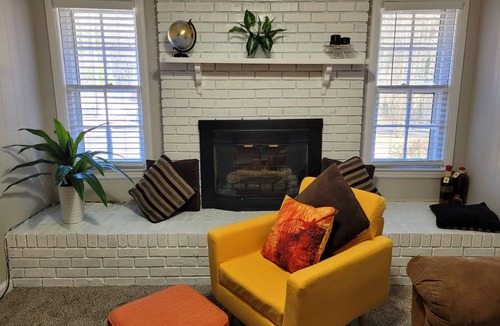Austell House | Comfy Cozy Home near Six Flags