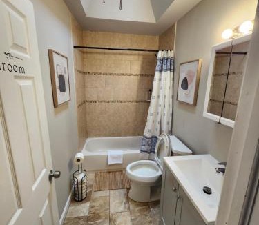 Upper Darby Apartment | Comfy & Cozy