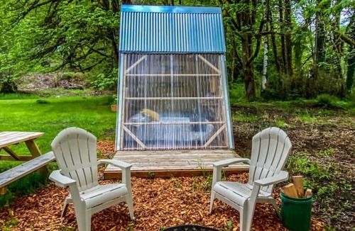 Ryderwood House | Comfy Creekside A-Frame w/Firepit, Sauna, and BBQ