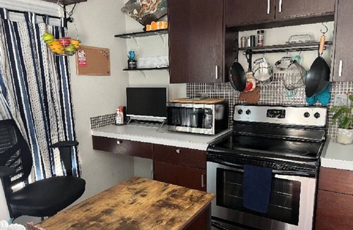 Gatewood Condo | Comfy Cute West Seattle Condo