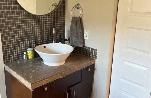 Gatewood Condo | Comfy Cute West Seattle Condo