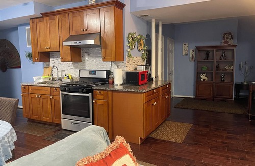 Neabsco House | Comfy Deluxe Getaway Suite