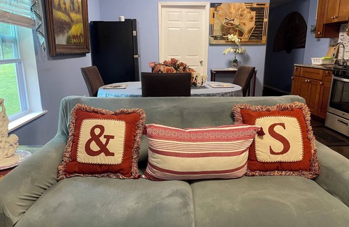 Neabsco House | Comfy Deluxe Getaway Suite