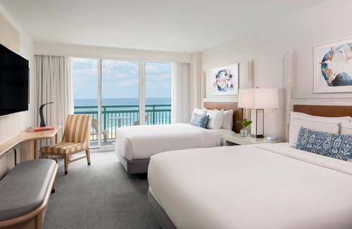 Singer Island Hotel | Comfy Double Queen Beds & Oceanfront Spot