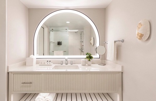Singer Island Hotel | Comfy Double Queen Beds & Oceanfront Spot