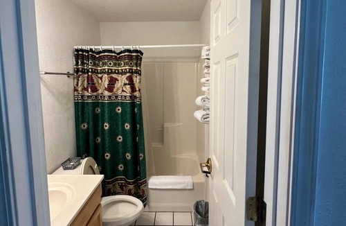 Red Bud Bed & Breakfast | Comfy Double Queen Economy Room with Free Parking!