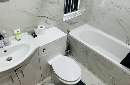 Broadheath House | Comfy Double Relax & Unwind