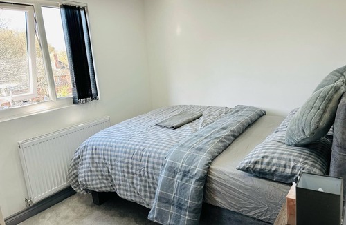 Broadheath House | Comfy Double Relax & Unwind