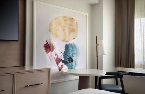 White Plains House | Comfy Downtown Suite | Pets Allowed, Onsite Bar & Restaurants, Free Shuttle