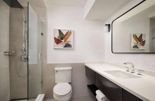 White Plains House | Comfy Downtown Suite | Pets Allowed, Onsite Bar & Restaurants, Free Shuttle