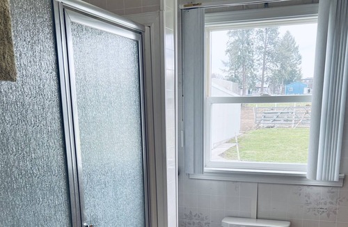 Lewiston House | Comfy Farmhouse in City Limits