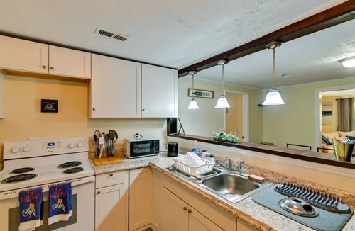 South View House | Comfy Fayetteville Family Home w/Backyard!