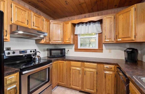 West End House | Comfy furnishings, nice yard, peaceful neighborhood