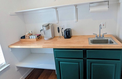 Speyside House | Comfy gathering space in NE Austin with fantastic HOA amenities.