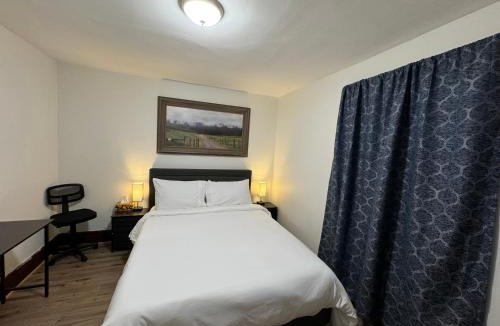Downtown Niagara Falls House | Comfy Getaway, 5 Bed, Sleeps 9, walk to falls!