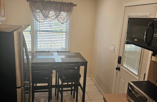 Elmont House | Comfy Getaway