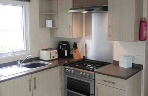 Jedburgh Cabin | Comfy golf course view at Lilliardsedge