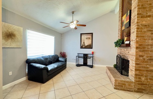 Clodine House | Comfy Haus at West Oaks Houston