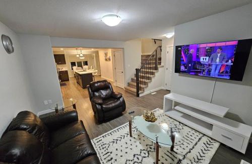 Regina Villa | Comfy Home in Harbour Landing - Regina
