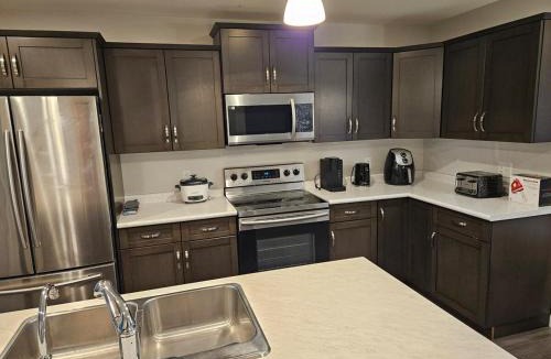 Regina Villa | Comfy Home in Harbour Landing - Regina