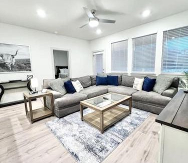 McNeil House | Comfy Home mins from Downtown, UT, Domain & Rodeo
