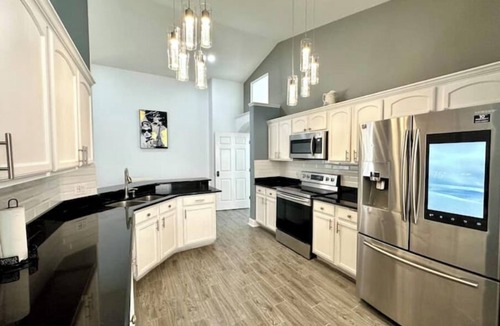 Eagle Pointe South Apartment | Comfy Home Near Theme Parks