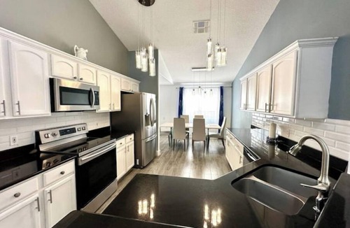 Eagle Pointe South Apartment | Comfy Home Near Theme Parks