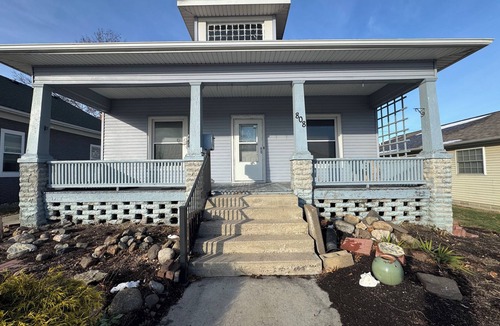 Mattoon House | Comfy home on Broadway in Mattoon