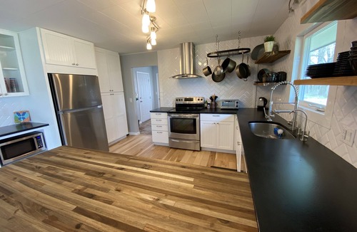 Buena Vista House | Comfy Home on the Arkansas River, Private Fishing, Barrel Sauna, and Fire Pit