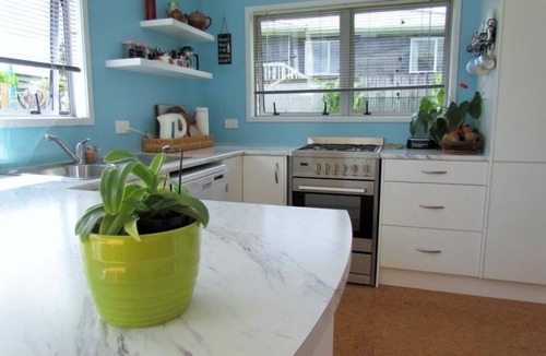 Waihi House | Comfy home opp Gilmour Lake.