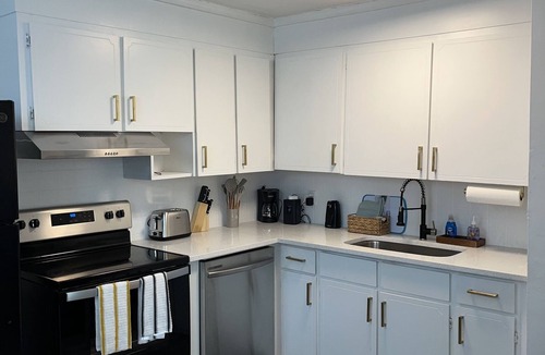 Fort Valley House | Comfy Home w/Wi-Fi & Kitchen