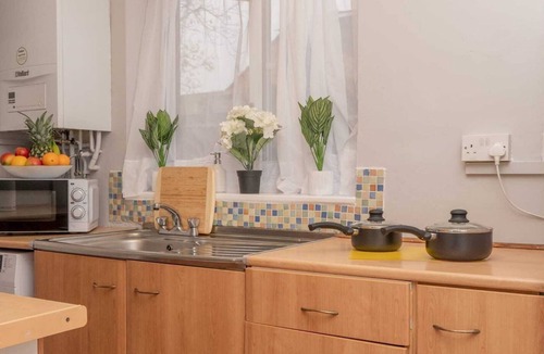 Weston by Wellend House | Comfy Home with Parking