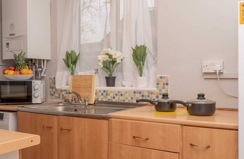 Weston by Wellend House | Comfy Home with Parking