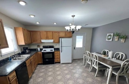 Corbin House | Comfy House in a Great Location!