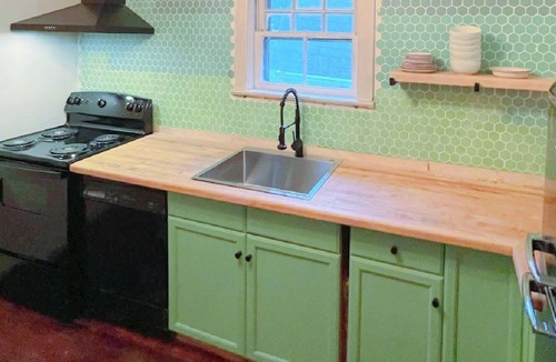 Sloatsburg House | Comfy house on a creek