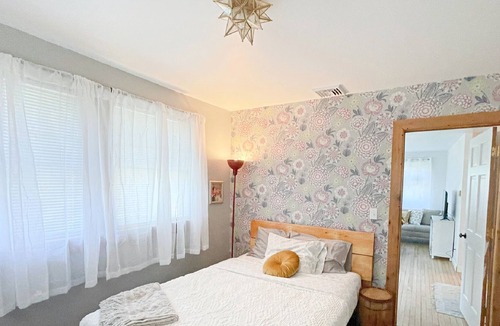 Sloatsburg House | Comfy house on a creek